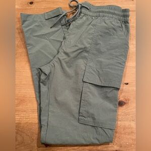 PacSun Women Relaxed Cargo Hiking campcore gorpcore outdoorsy SM